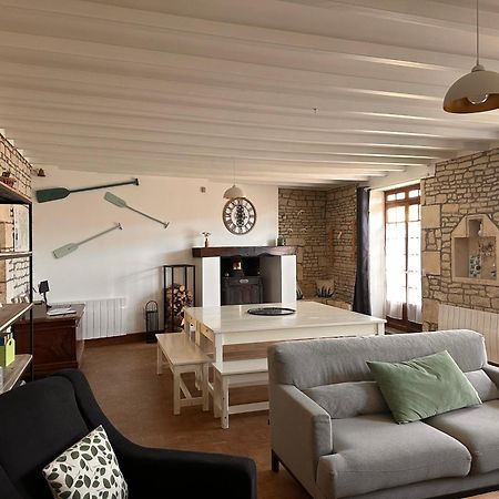 Une Maraichine En Bord De Conche Avec Barque Sans Linge De Maison Arcais ภายนอก รูปภาพ